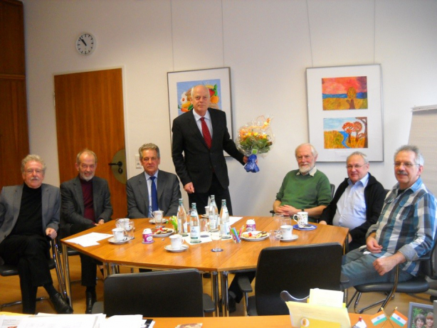 Von links nach rechts: Dr. G. Lunke, A. Lienemann (Vorsitzender Freundeskreis), H. Bernhardt (ehem. Vorsitzender), Schulleiter C. Hansen, Dr. A. Dohmen, P. Straub, H. Kaltenbach